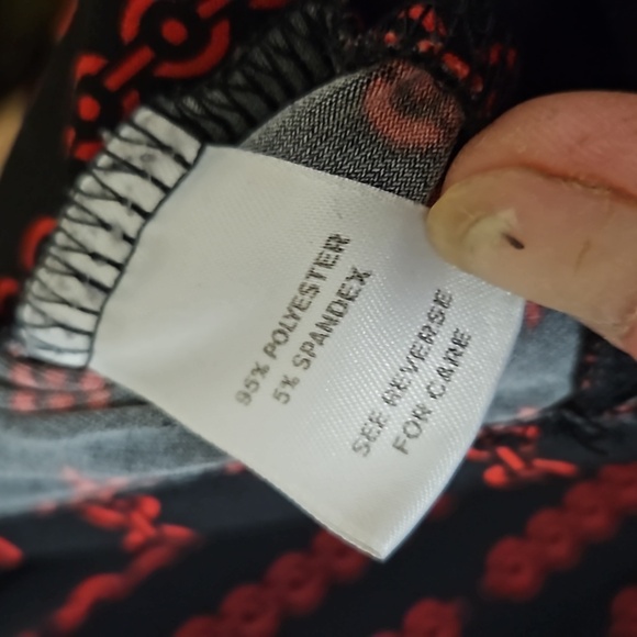 Madison Black Red Chain Link 1/4 Sleeve Blouse - Picture 6 of 7